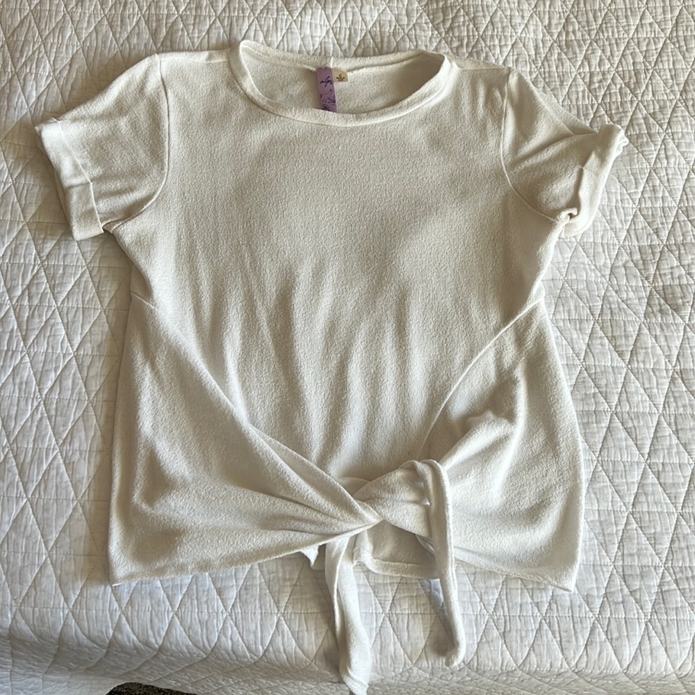 Cute white top!!!